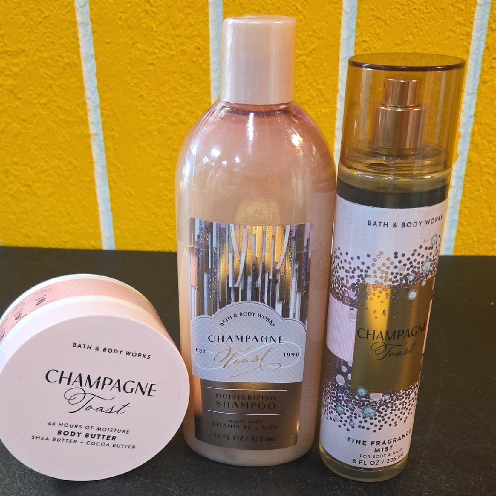 Bath & Body Works🔥🔥 Champagne Toast Moisturizing Trio - Pink and Gold